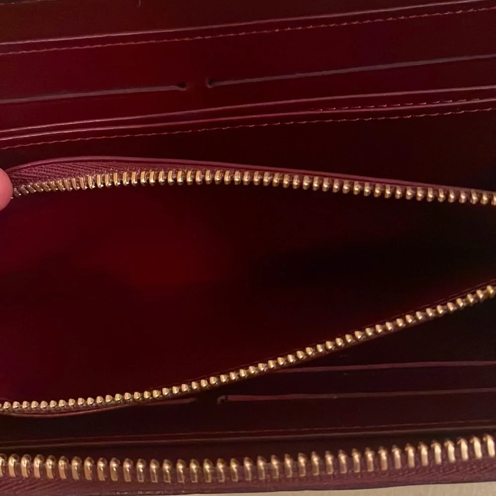 AUTHENTIC EUC LOUIS VUITTON SP4182 ROUGE FAUVISTE MONOGRAM VERNIS ZIPPY … - Picture 15 of 17